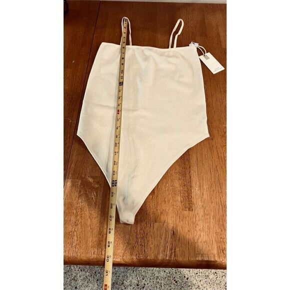 Good American Seamless Skinny Strap BodySuit Bone001 SZ 5/6 NEW - Picture 3 of 9